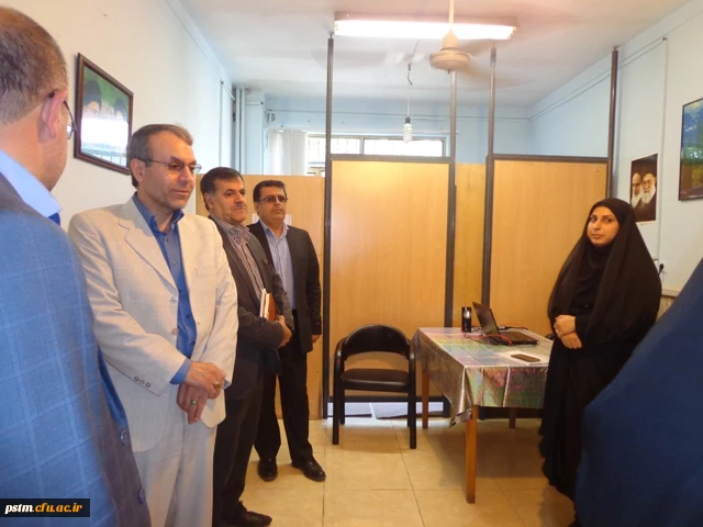 بازدید دکتر ساکی از اتاق پژوهش پردیس