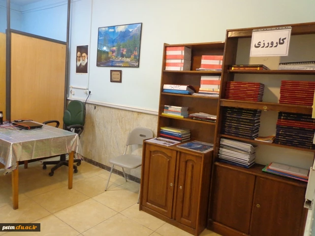 بازدید دکتر ساکی از اتاق پژوهش پردیس