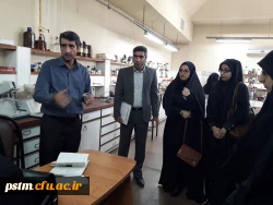 بازدید دانشجویان دبیری شیمی ورودی 91 از مخزن شیمی دانشگاه مازندران 5