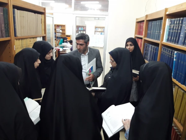 بازدید دانشجویان دبیری شیمی ورودی 91 از مخزن شیمی دانشگاه مازندران 4