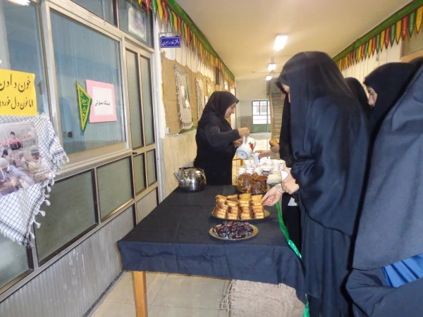 برپایی نمایشگاه عکس با مضمون استکبارستیزی به مناسبت هفته ی بسیج و برپایی ایستگاه صلواتی به علت همزمانی ایام با اربعین حسینی 2