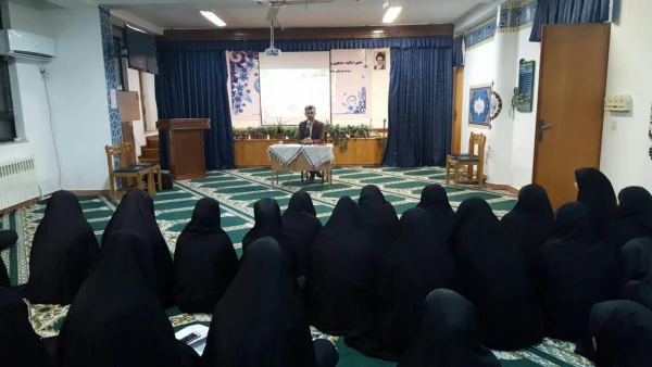 برگزاری نشست بصیرتی به مناسبت حماسه 9 دی در پردیس صدیقه طاهره (س) 2