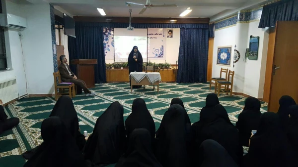 برگزاری نشست بصیرتی به مناسبت حماسه 9 دی در پردیس صدیقه طاهره (س) 2