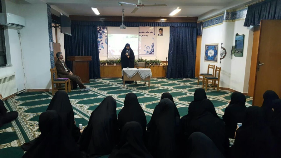 برگزاری نشست بصیرتی به مناسبت حماسه 9 دی در پردیس صدیقه طاهره (س) 2