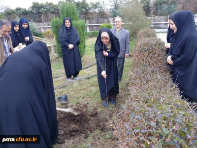 کاشت نهال درختان میوه در محوطه پردیس به مناسبت روز درختکاری