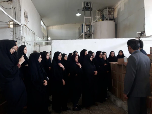 بازدید دانشجویان رشته شیمی از کارخانه آکندشیمی خزر 2