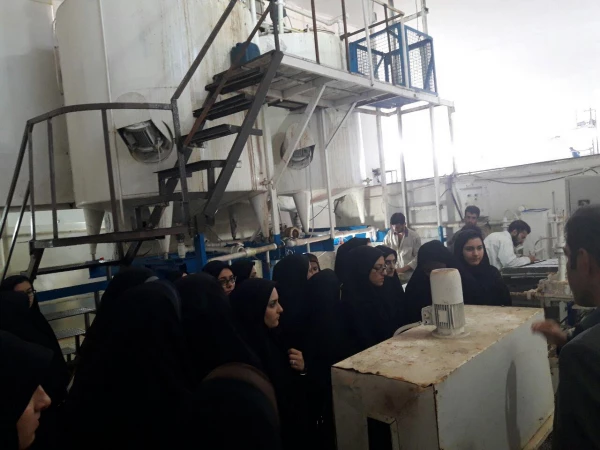 بازدید دانشجویان رشته شیمی از کارخانه آکندشیمی خزر 3