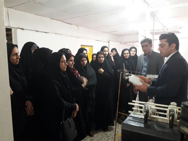 بازدید دانشجویان رشته شیمی از کارخانه آکندشیمی خزر 4