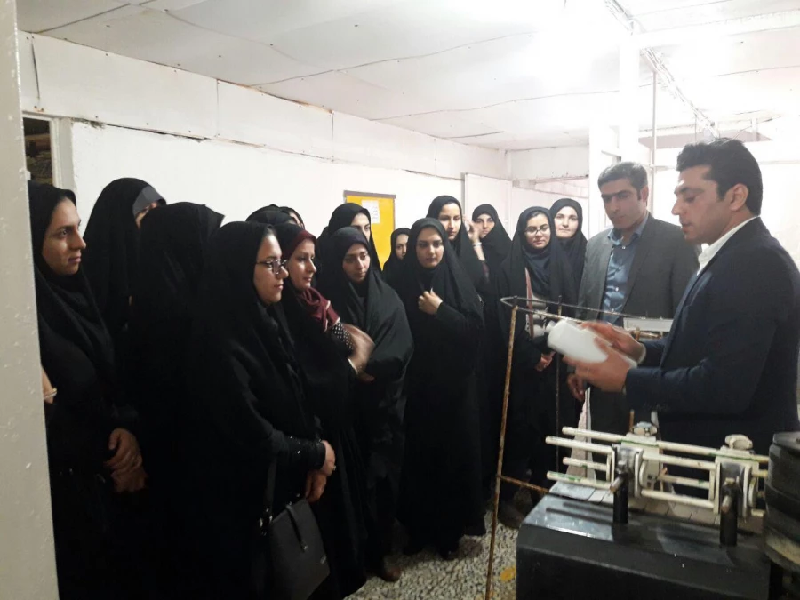 بازدید دانشجویان رشته شیمی از کارخانه آکندشیمی خزر 4