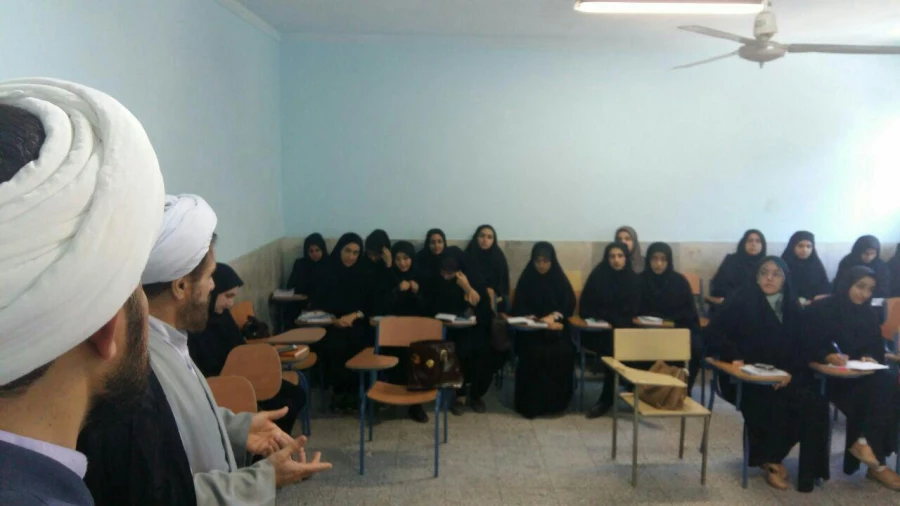 بازدید حجت الاسلام والمسلمین آقای دکتر ابراهیمی رییس ستاد اقامه نماز استان از روند برگزاری دوره نماز در پردیس 4