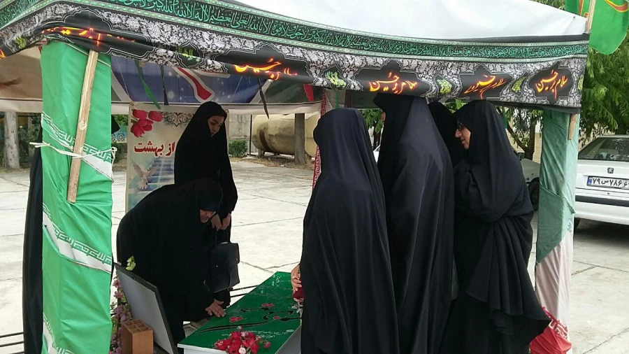 تجدید پیمان کارکنان و دانشجویان پردیس با امام راحل و شهدای 15 خرداد با حضور در مزار شهید گمنام پردیس 3