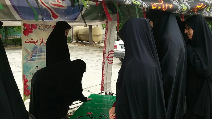 تجدید پیمان کارکنان و دانشجویان پردیس با امام راحل و شهدای 15 خرداد با حضور در مزار شهید گمنام پردیس 4