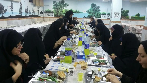 برگزاری ضیافت افطار با حضور اعضای هیات علمی، غیرهیات علمی و دانشجویان در پردیس 4