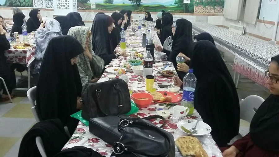 برگزاری ضیافت افطار با حضور اعضای هیات علمی، غیرهیات علمی و دانشجویان در پردیس 6