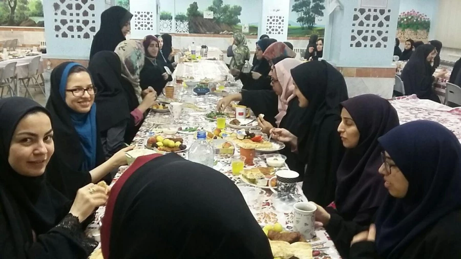 برگزاری ضیافت افطار با حضور اعضای هیات علمی، غیرهیات علمی و دانشجویان در پردیس 7