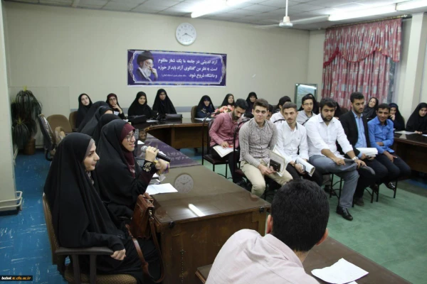 حضور سرپرست پردیس، کارشناس امور دانشجویی، نماینده سرپرستان، نمایندگان اعضای شورای صنفی رفاهی و دبیران ورزشی پردیس در پنجمین جلسه شورای تخصصی استان و چهارمین جلسه شورای صنفی رفاهی استان 4