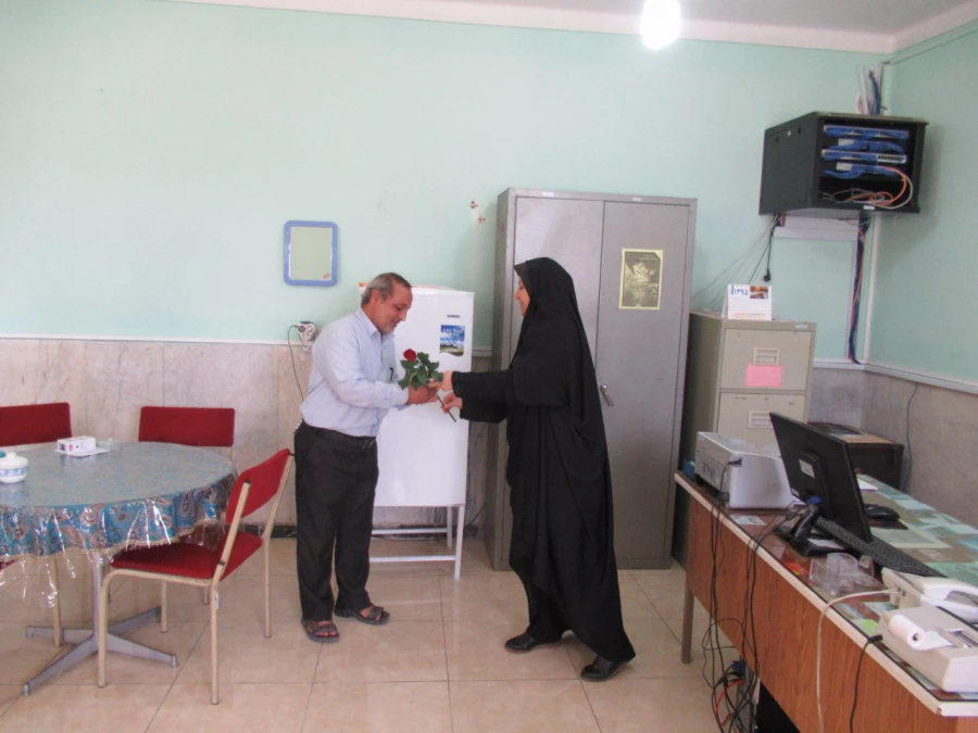 تقدیر از همکاران پردیس به مناسبت روز کارمند 6