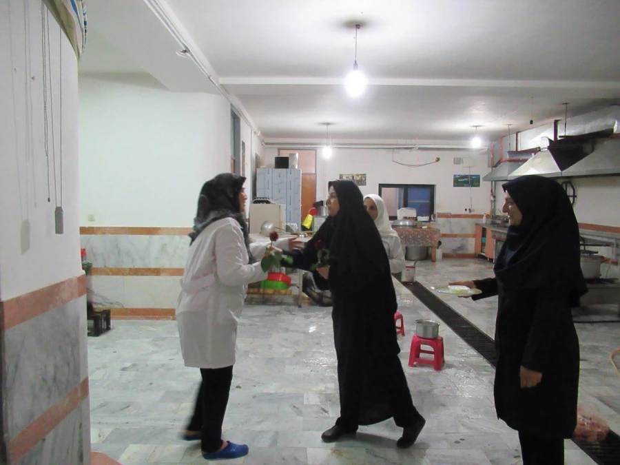 تقدیر از همکاران پردیس به مناسبت روز کارمند 11