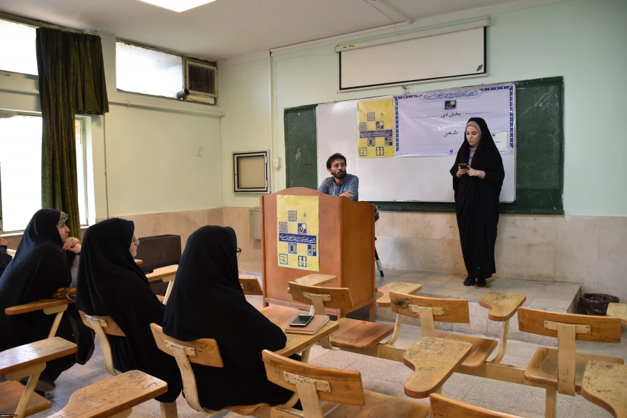 نمایشگاه آثار دانشجومعلمان در رشته های نشریات برتر،کانون های فرهنگی،انجمن های علمی و هیات های مذهبی در بیست وهفتمین جشنواره فرهنگی واجتماعی  5