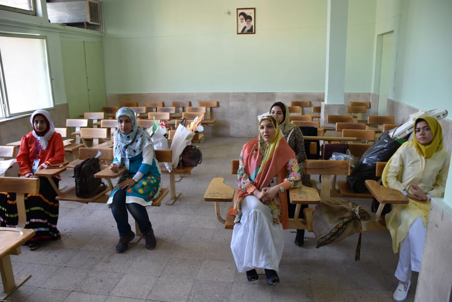 نمایشگاه آثار دانشجومعلمان در رشته های نشریات برتر،کانون های فرهنگی،انجمن های علمی و هیات های مذهبی در بیست وهفتمین جشنواره فرهنگی واجتماعی  6