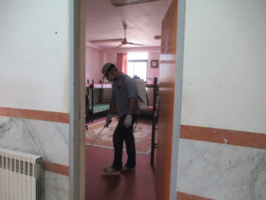 انجام اقداماتی همچون نظافت، سمپاشی و ... در سرای دانشجویی جهت استقبال از دانشجویان در ترم جدید به قلم دوربین 3