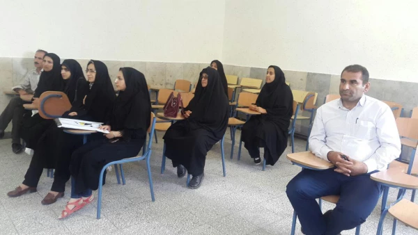 نشست صمیمی مسئولین پردیس با اولیای دانشجویان ورودی جدید در روز ثبت نام حضوری 2