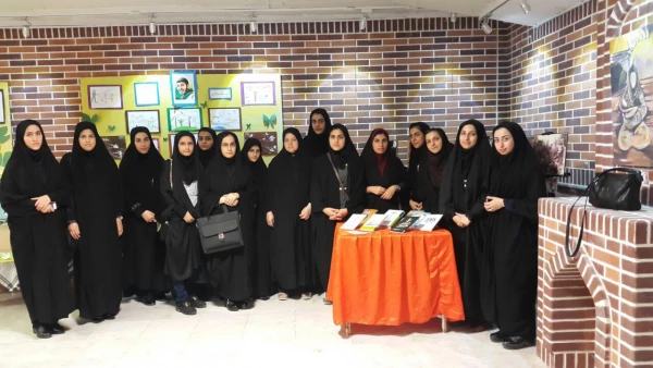 بازدید دانشجویان از نمایشگاه مهر و ماه حوزه هنری استان به مناسبت گرامیداشت هفته دفاع مقدس در اولین ساعت فرهنگی سال تحصیلی جدید 2