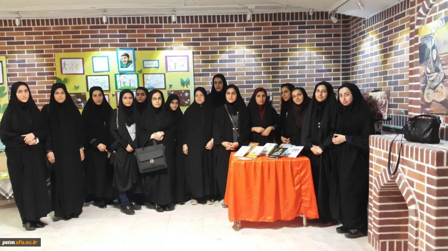 بازدید دانشجویان از نمایشگاه مهر و ماه حوزه هنری استان به مناسبت گرامیداشت هفته دفاع مقدس در اولین ساعت فرهنگی سال تحصیلی جدید 2