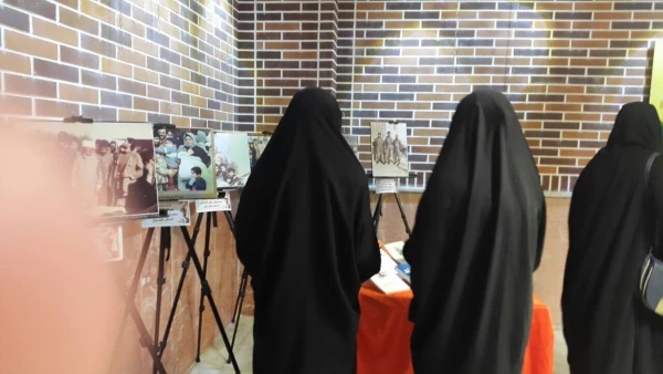 بازدید دانشجویان از نمایشگاه مهر و ماه حوزه هنری استان به مناسبت گرامیداشت هفته دفاع مقدس در اولین ساعت فرهنگی سال تحصیلی جدید 6