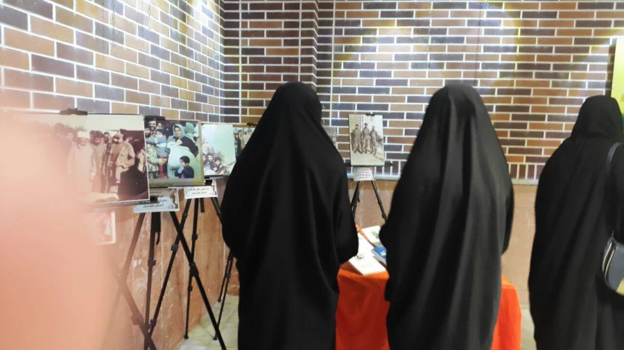 بازدید دانشجویان از نمایشگاه مهر و ماه حوزه هنری استان به مناسبت گرامیداشت هفته دفاع مقدس در اولین ساعت فرهنگی سال تحصیلی جدید 6
