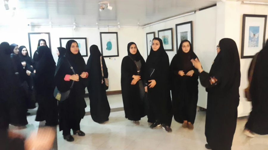 بازدید دانشجویان از نمایشگاه مهر و ماه حوزه هنری استان به مناسبت گرامیداشت هفته دفاع مقدس در اولین ساعت فرهنگی سال تحصیلی جدید 8