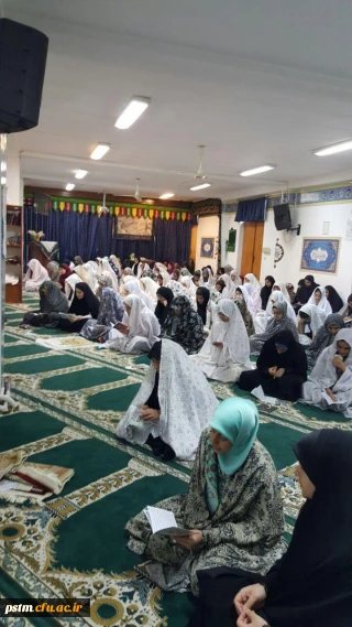 برگزاری مراسم عزاداری و قرائت زیارت عاشورا بعد از نماز جماعت مغرب و عشاء  با حضور حداکثری دانشجویان نو ورود در اولین شب اقامت در سرای دانشجویی