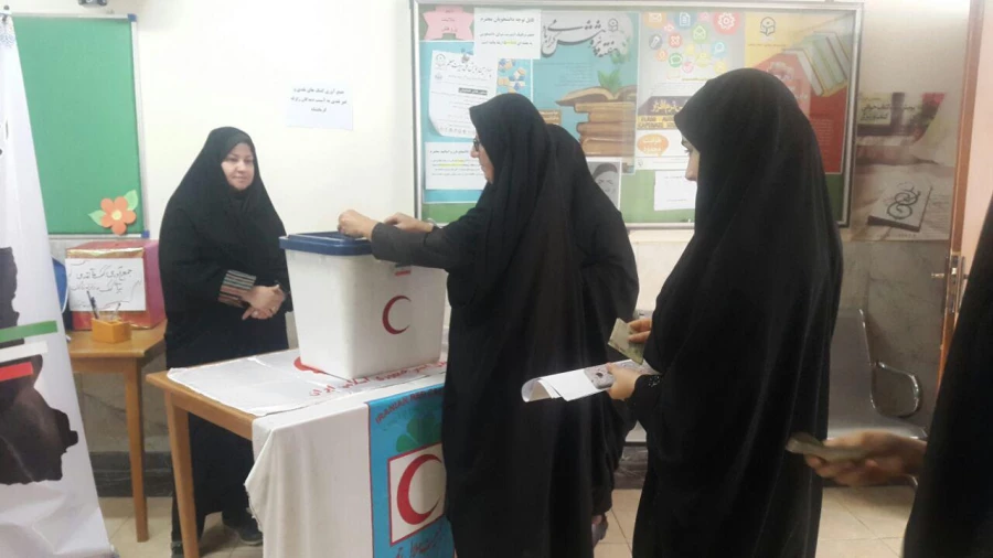 جمع آوری کمک های کارکنان ، اساتید و کانون های دانشجویی پردیس به مناطق زلزله زده 4