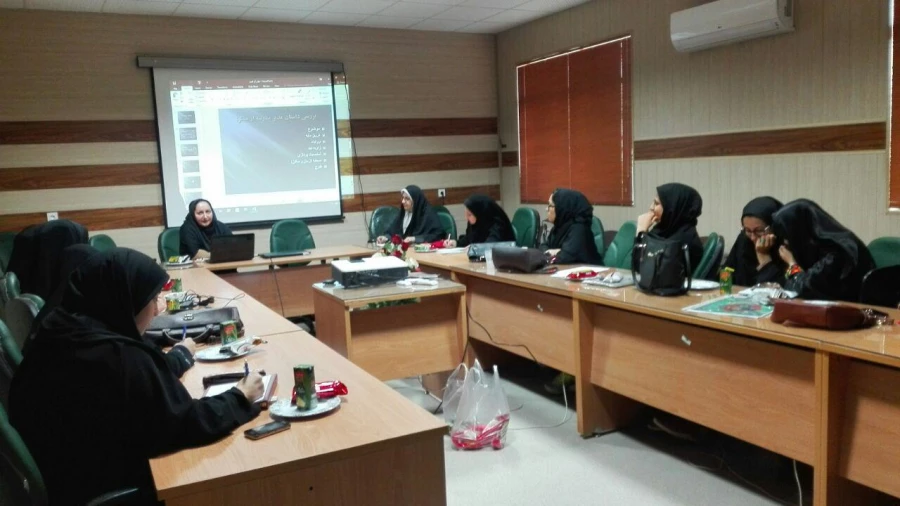 برگزاری کارگاه نقد کتاب مدیر مدرسه با حضور خانم دکتر سمانه جعفری، کارکنان و دانشجویان پردیس به مناسبت هفته کیفیت آموزش 3