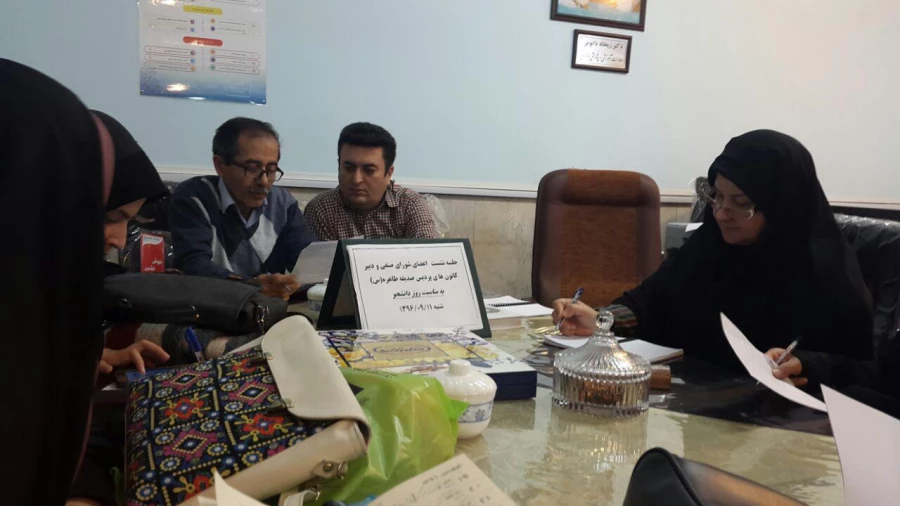 نشست مسئولین پردیس با دبیران کانون ها و شورای صنفی پردیس در خصوص برنامه های روز دانشجو 3