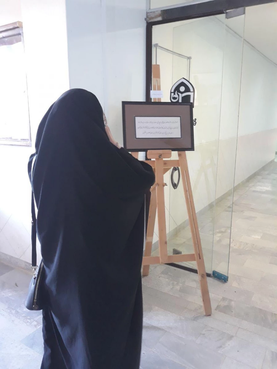 بازدید و حضور فعال دانشجویان پردیس در برگزاری نمایشگاه آثار خوشنویسی در پردیس دکتر شریعتی 3