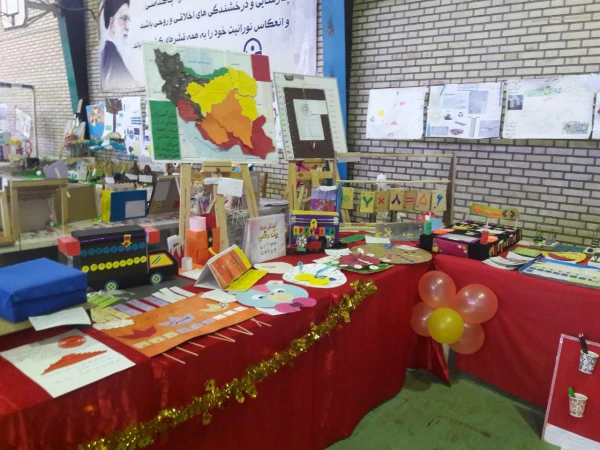 غرفه پردیس صدیقه طاهره (س) در اولین جشنواره دست ساخته ها و وسایل کمک آموزشی دانشگاه فرهنگیان استان به روایت تصویر 2