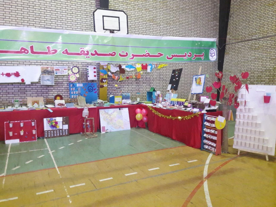 غرفه پردیس صدیقه طاهره (س) در اولین جشنواره دست ساخته ها و وسایل کمک آموزشی دانشگاه فرهنگیان استان به روایت تصویر 2