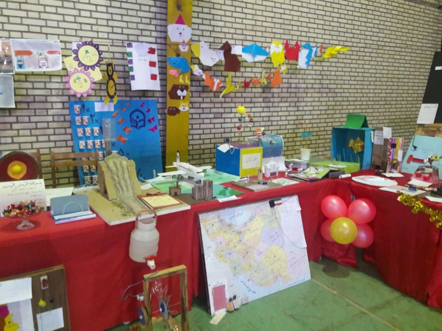 غرفه پردیس صدیقه طاهره (س) در اولین جشنواره دست ساخته ها و وسایل کمک آموزشی دانشگاه فرهنگیان استان به روایت تصویر 2