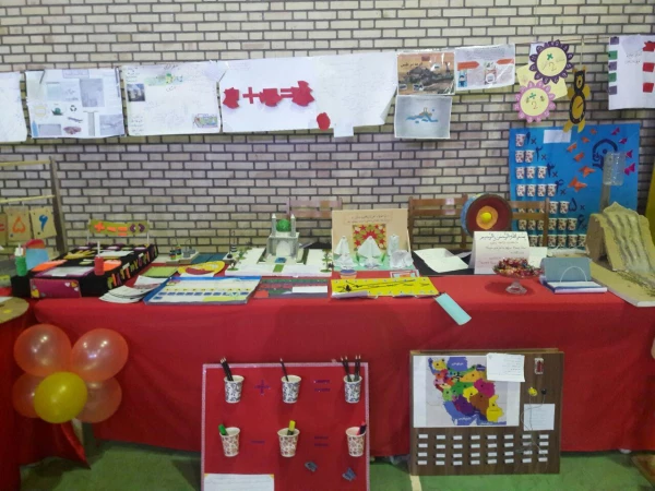 غرفه پردیس صدیقه طاهره (س) در اولین جشنواره دست ساخته ها و وسایل کمک آموزشی دانشگاه فرهنگیان استان به روایت تصویر 2