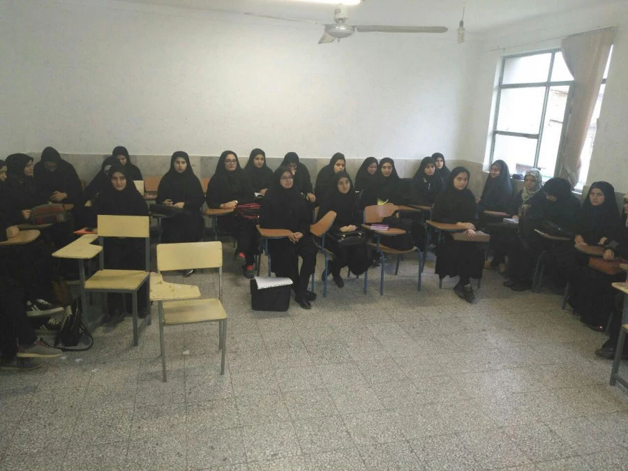 برگزاری کارگاه آموزشی آزمایشگاه و ایمنی توسط خانم دکتر احسانی، عضو هیات علمی دانشگاه 3