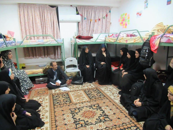 نشست صمیمی سرپرست و مسئول دانشجویی پردیس با دانشجویان در سرای دانشجویی 2