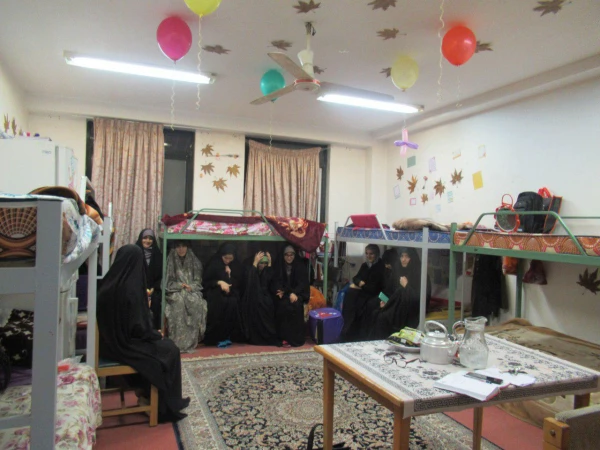 نشست صمیمی سرپرست و مسئول دانشجویی پردیس با دانشجویان در سرای دانشجویی 3