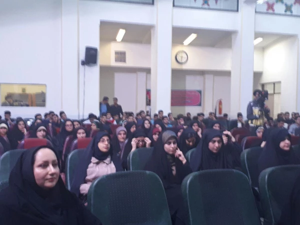 حضور دانشجویان پردیس در مراسم استانی عصر شعر یلدا  در پردیس دکتر شریعتی 2