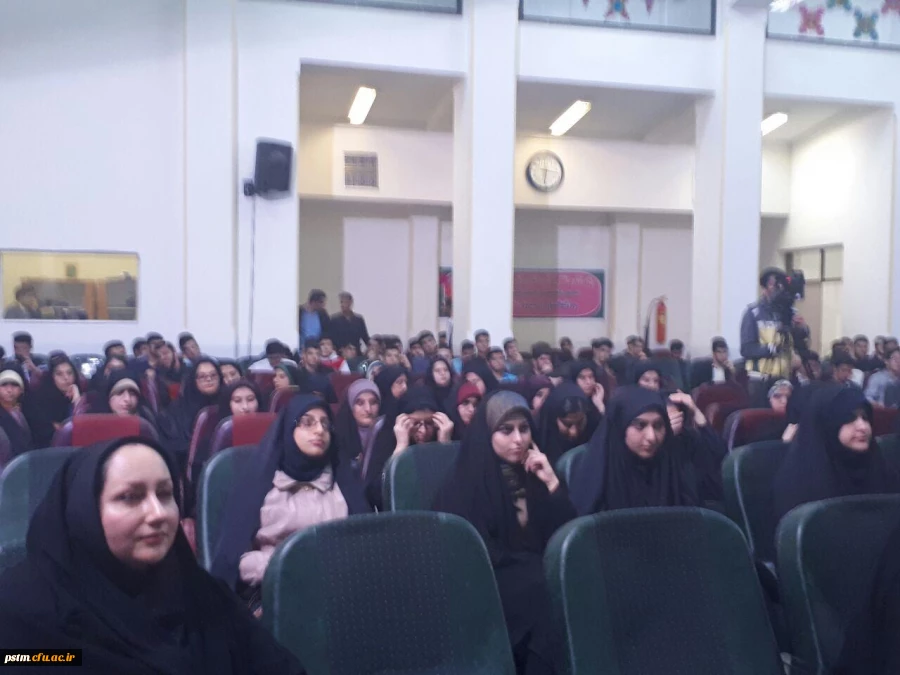 حضور دانشجویان پردیس در مراسم استانی عصر شعر یلدا  در پردیس دکتر شریعتی 2