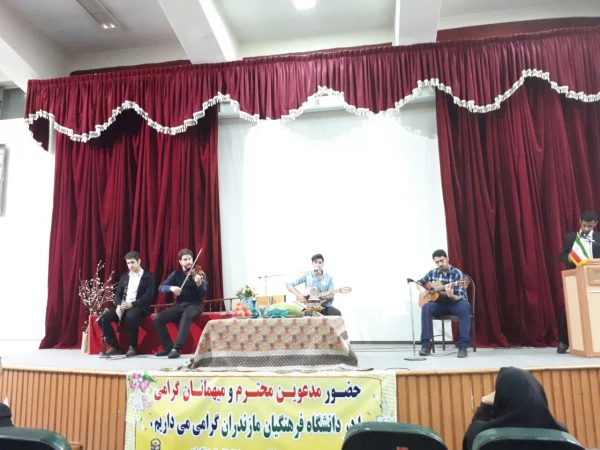 حضور دانشجویان پردیس در مراسم استانی عصر شعر یلدا  در پردیس دکتر شریعتی 3