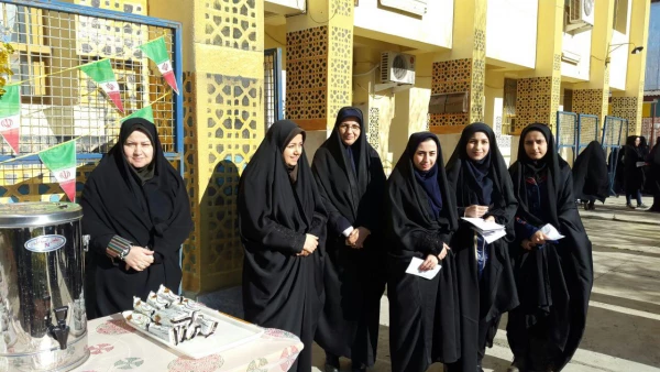 به مناسبت آغاز دهه مبارک فجربرگزار شد: برگزاری نمایشگاه کتاب، ایستگاه صلواتی و تجدید پیمان با آرمان های امام راحل و شهدا با حضور در جوار مزار شهید گمنام پردیس 3