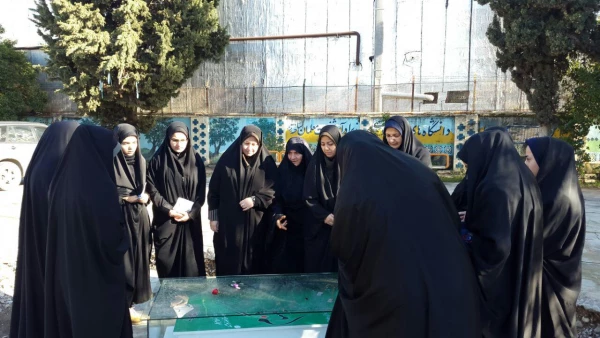 به مناسبت آغاز دهه مبارک فجربرگزار شد: برگزاری نمایشگاه کتاب، ایستگاه صلواتی و تجدید پیمان با آرمان های امام راحل و شهدا با حضور در جوار مزار شهید گمنام پردیس 5