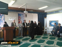 تقدیر از برگزیدگان جشنواره استانی دست ساخته ها توسط آقای آقاخانی،  مدیر کل برنامه ریزی، خدمات و رفاه دانشجویی دانشگاه 2