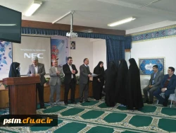 تقدیر از برگزیدگان جشنواره استانی دست ساخته ها توسط آقای آقاخانی،  مدیر کل برنامه ریزی، خدمات و رفاه دانشجویی دانشگاه 4